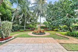 946 Alamanda Rd, West Palm Beach, FL 33405 - Photo 5