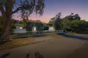 1050 NE 150th St, Miami, FL 33161 - Photo 49