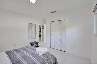 1050 NE 150th St, Miami, FL 33161 - Photo 35