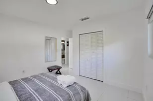1050 NE 150th St, Miami, FL 33161 - Photo 35