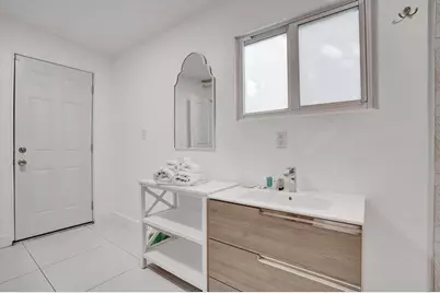 1050 NE 150th St, Miami, FL 33161 - Photo 45