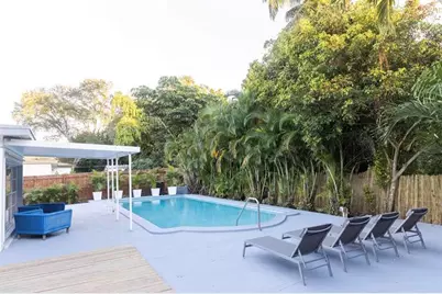 1050 NE 150th St, Miami, FL 33161 - Photo 27
