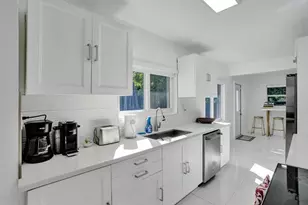 1050 NE 150th St, Miami, FL 33161 - Photo 19