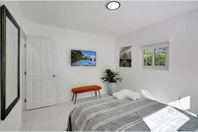 1050 NE 150th St, Miami, FL 33161 - Photo 23