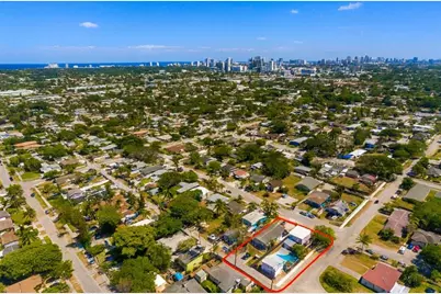 2447  Roosevelt St, Hollywood, FL 33020 - Photo 23