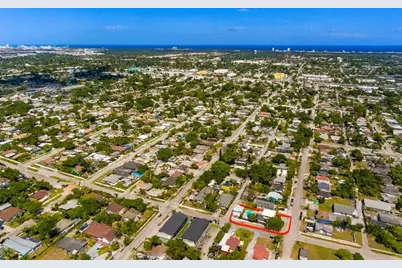 2447  Roosevelt St, Hollywood, FL 33020 - Photo 21