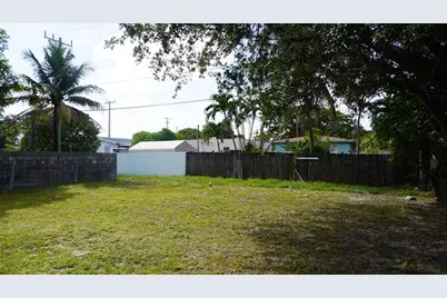 1011  Sharar Ave, Opa-Locka, FL 33054 - Photo 19