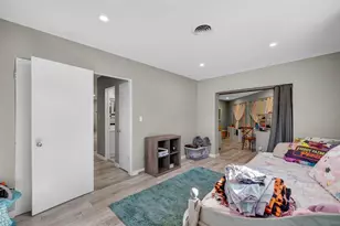 1570 NE 30th Pl, Oakland Park, FL 33334 - Photo 35