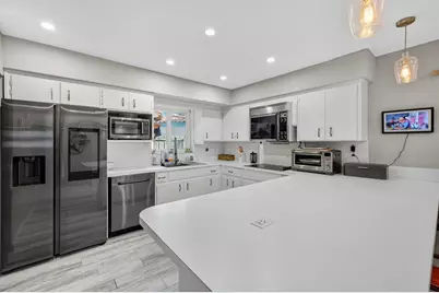 1570 NE 30th Pl, Oakland Park, FL 33334 - Photo 17