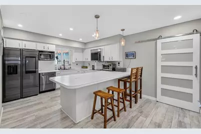 1570 NE 30th Pl, Oakland Park, FL 33334 - Photo 11