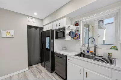 1570 NE 30th Pl, Oakland Park, FL 33334 - Photo 21