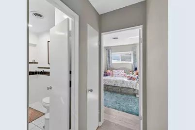 1570 NE 30th Pl, Oakland Park, FL 33334 - Photo 33