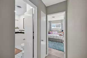 1570 NE 30th Pl, Oakland Park, FL 33334 - Photo 33