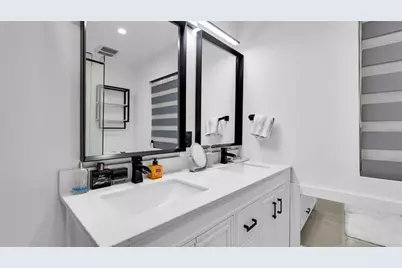 6290 W 16th, Hialeah, FL 33012 - Photo 43