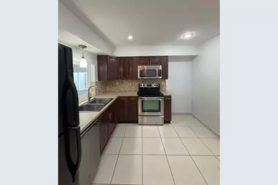 8130 NW 13th St, Pembroke Pines, FL 33024 - Photo 7