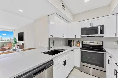 1200  West Ave, Unit #604, Miami Beach, FL 33139 - Photo 5