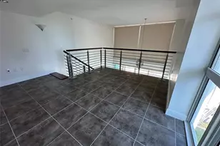 41 SE 5th St, Miami, FL 33131 - Photo 9