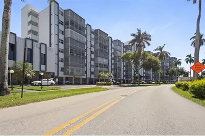 200  Diplomat Pkwy, Unit #520, Hallandale Beach, FL 33009 - Photo 17