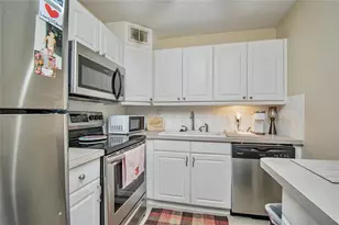 235 Kent N, West Palm Beach, FL 33417 - Photo 9