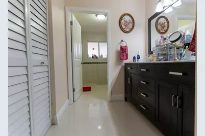 8927 NW 111th Ter, Hialeah, FL 33018 - Photo 17