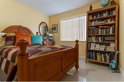 8927 NW 111th Ter, Hialeah, FL 33018 - Photo 9