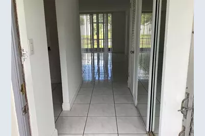 8220  Sunrise Lakes Blvd, Unit #110, Sunrise, FL 33322 - Photo 3