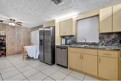 1910 SW 98th Ter, Miramar, FL 33025 - Photo 9