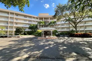 3800 Oaks Clubhouse Dr, Pompano Beach, FL 33069 - Photo 21