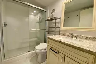 3800 Oaks Clubhouse Dr, Pompano Beach, FL 33069 - Photo 11