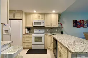 3800 Oaks Clubhouse Dr, Pompano Beach, FL 33069 - Photo 5