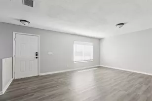 7402 E Banks Dr Unit, Tampa, FL 33617 - Photo 5