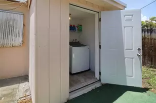 131 NE 55th St, Oakland Park, FL 33334 - Photo 17