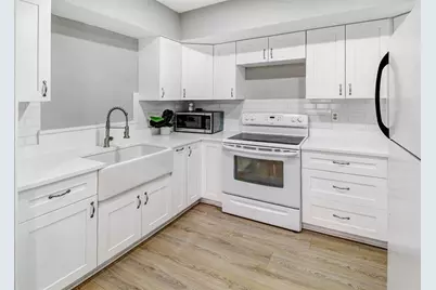 131 NE 55th St, Oakland Park, FL 33334 - Photo 9