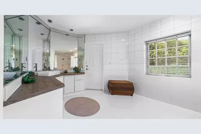 19885 NE 22nd Ave, Miami, FL 33180 - Photo 57