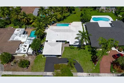 19885 NE 22nd Ave, Miami, FL 33180 - Photo 5