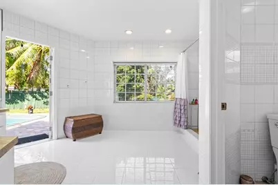 19885 NE 22nd Ave, Miami, FL 33180 - Photo 59