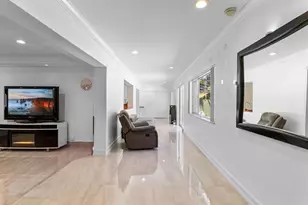 19885 NE 22nd Ave, Miami, FL 33180 - Photo 25