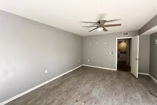 1700 Embassy Dr Unit, West Palm Beach, FL 33401 - Photo 7