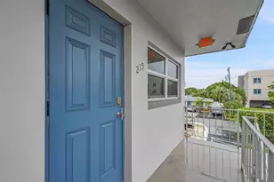 1581 NE 34th Ct, Oakland Park, FL 33334 - Photo 15