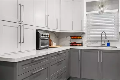 8610 NW 46th St, Lauderhill, FL 33351 - Photo 9