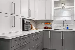 8610 NW 46th St, Lauderhill, FL 33351 - Photo 9