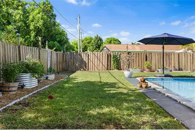 8610 NW 46th St, Lauderhill, FL 33351 - Photo 37