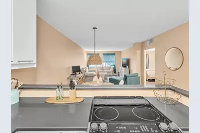 2555 NE 11th St, Unit #610, Fort Lauderdale, FL 33304 - Photo 9