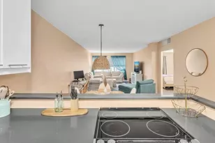 2555 NE 11th St, Fort Lauderdale, FL 33304 - Photo 9