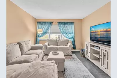 2555 NE 11th St, Unit #610, Fort Lauderdale, FL 33304 - Photo 15