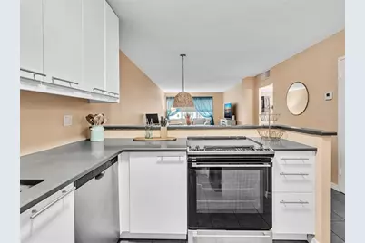 2555 NE 11th St, Unit #610, Fort Lauderdale, FL 33304 - Photo 7