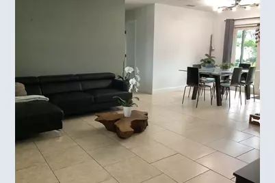 8260 NW 11th Ct, Pembroke Pines, FL 33024 - Photo 5