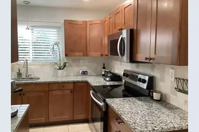 8260 NW 11th Ct, Pembroke Pines, FL 33024 - Photo 9