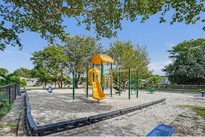 21851 S Heritage Cir, Pembroke Pines, FL 33029 - Photo 79