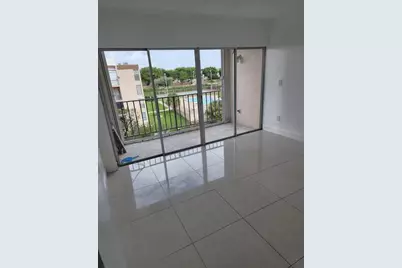 8895  Fontainebleau Blvd, Unit #403, Miami, FL 33172 - Photo 3